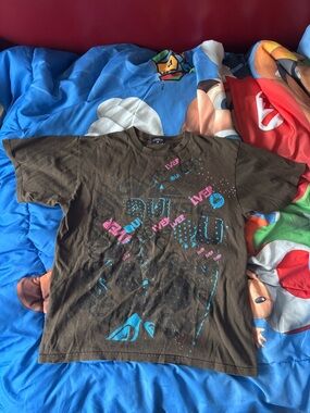 Quiksilver Brown Graphic Tee with Blue & Pink Accents